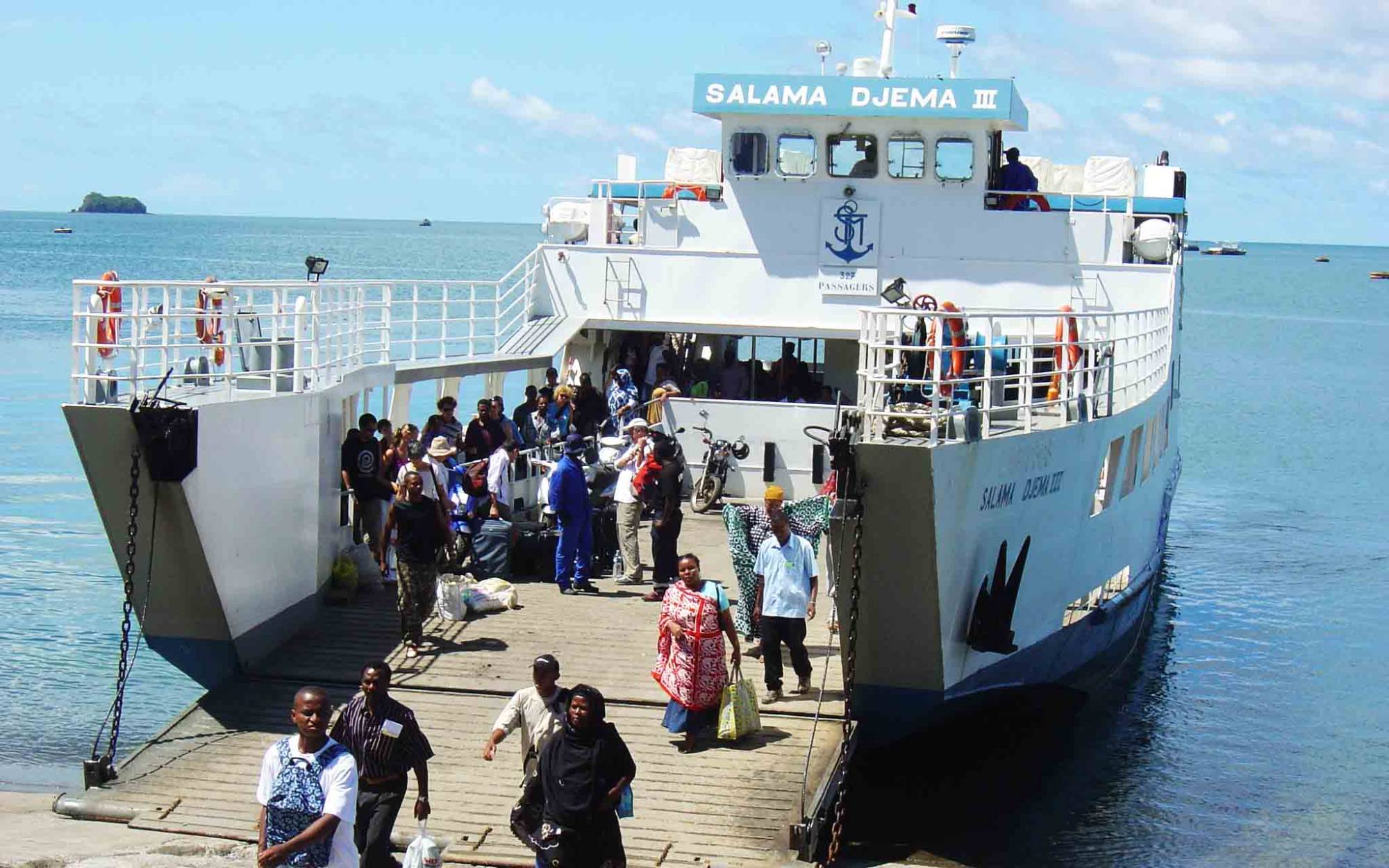 Barge à Mamoudzou Mayotte